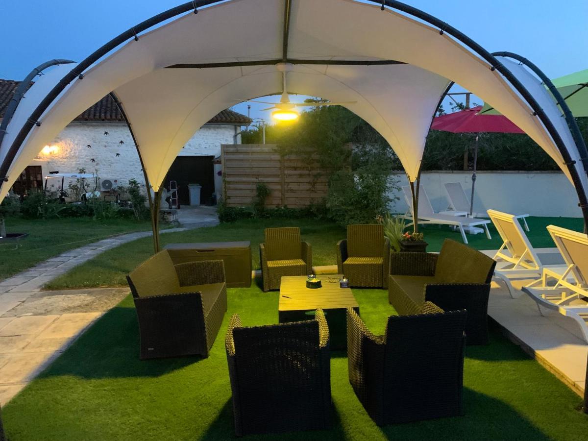 Bed and Breakfast Le Jardin Des Hirondelles Blanzaguet-Saint-Cybard Exterior foto